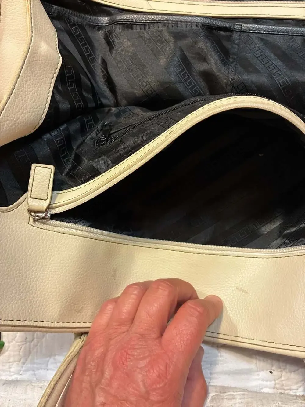 Tod's Two-Tone Green and Beige Leather Tote Shoulder Bag with Turnlock